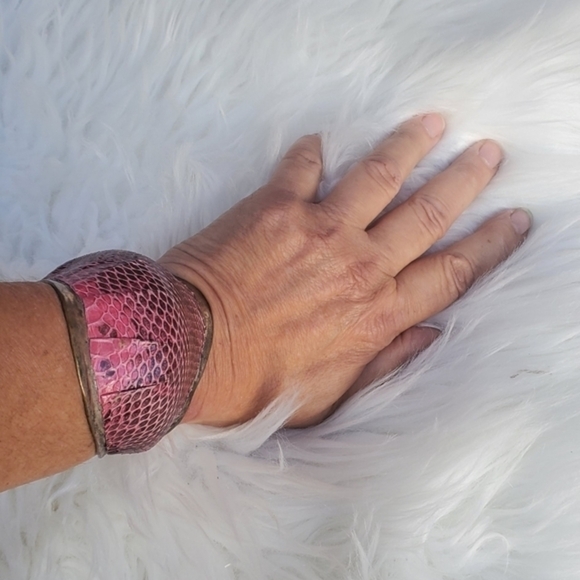 Vintage Elodia Texas Snakeskin Modernist cuff - Picture 13 of 13
